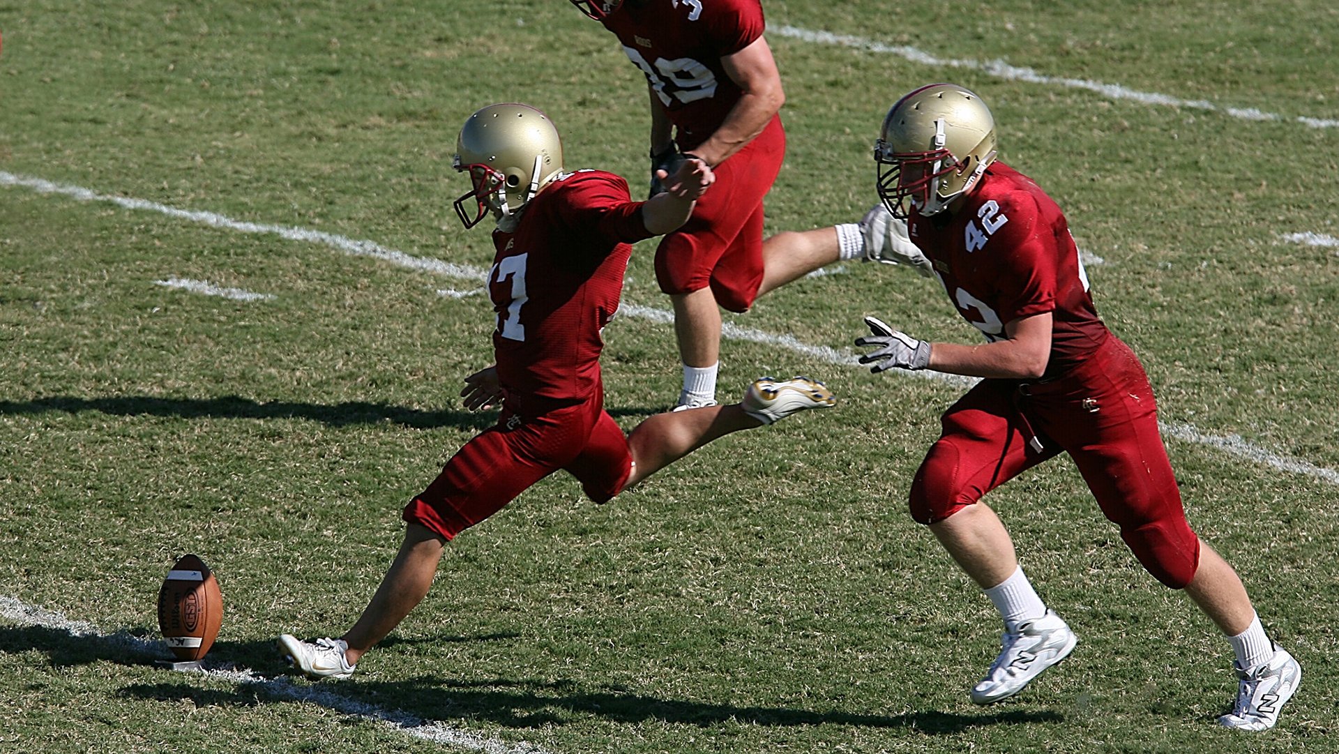德罗巴绝杀如刃，湖人破界，当绿茵场与硬木地板的极限精神同频共振，刃锋穿云，界破天惊——当德罗巴的绝杀与湖人的极限精神同频共振